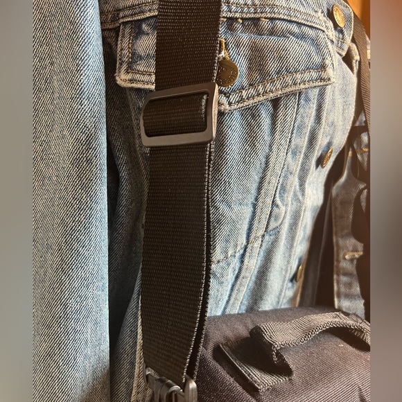 EUC unique gender neutral black triangular crossbody bag - Picture 6 of 15